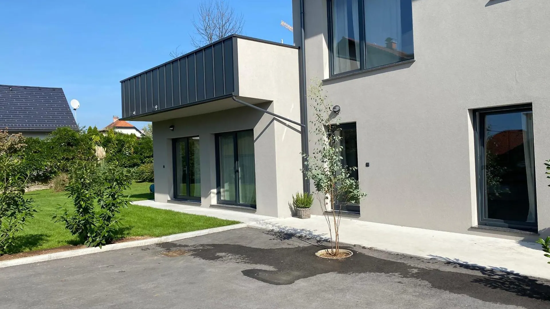 Apartments Lily location